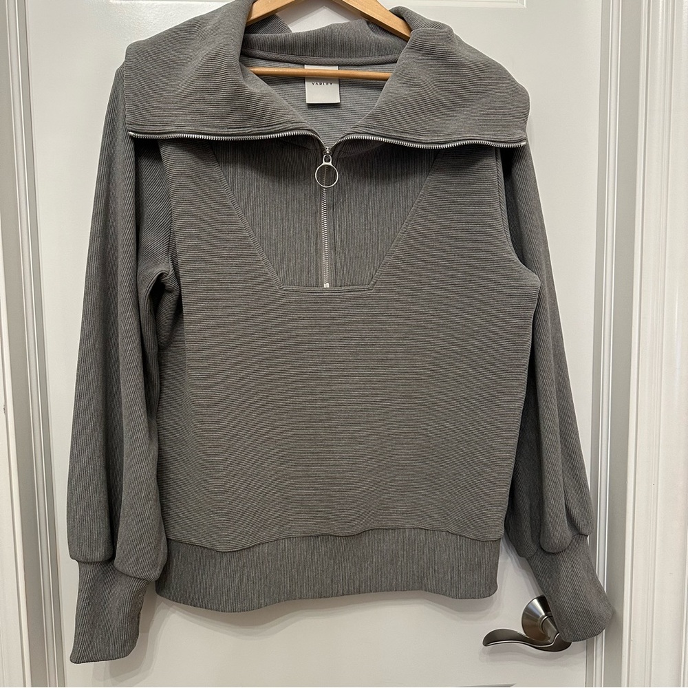 VARLEY Vine Gray Pullover - Size Small